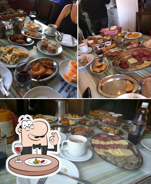 Platos en Torre Café Colonial