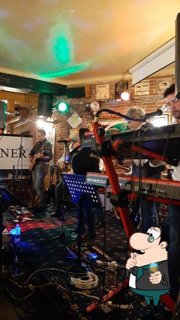 Vedi la immagine di Pub Old building