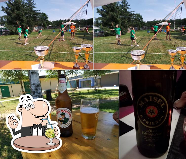 La foto di bevanda e area giochi da MiMa Bar Pub