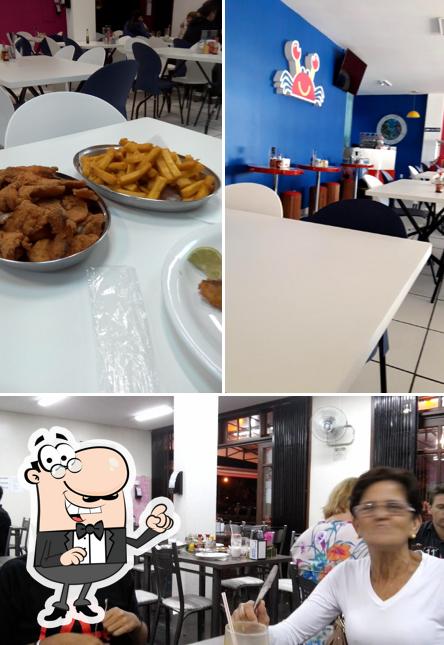 Sente em uma das mesas no Restaurante Siri Cascudo