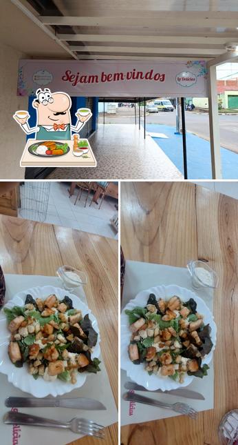 A comida e exterior do restaurante