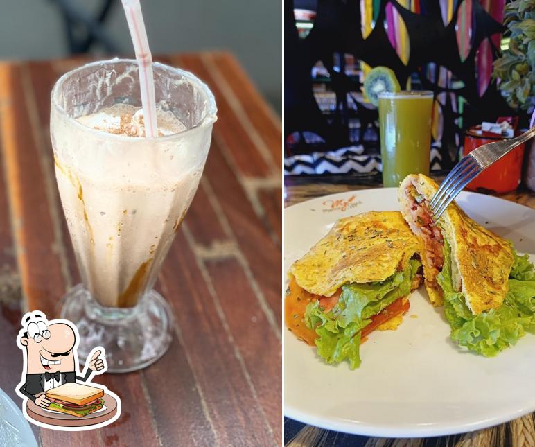 Sanduíches de queijo grelhado em Panificadora Marrom Glacê