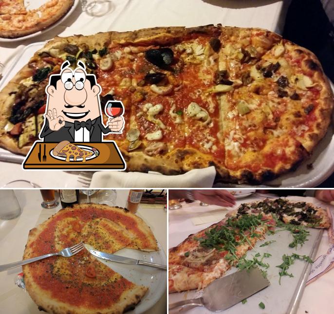 Scegli una pizza a Pizzeria Ristorante Golfo di Napoli