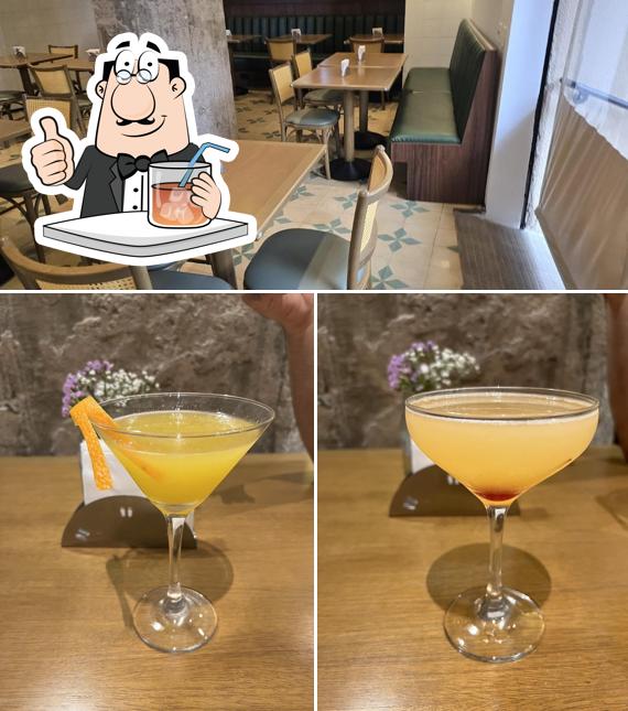 Entre diversos coisas, bebida e interior podem ser encontrados a Jóia Cozinha & Boemia