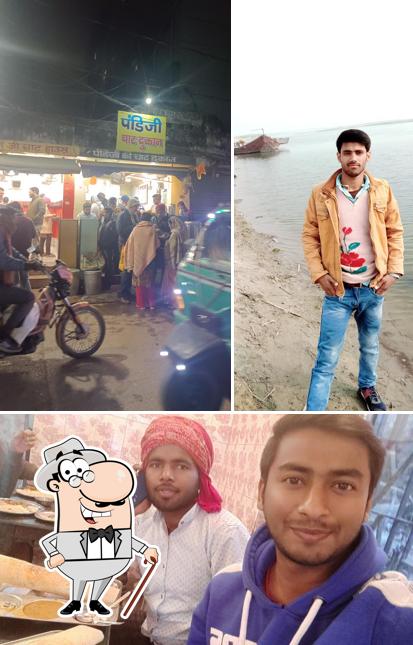 Check out how Pandit Ji Chat Dukan looks outside