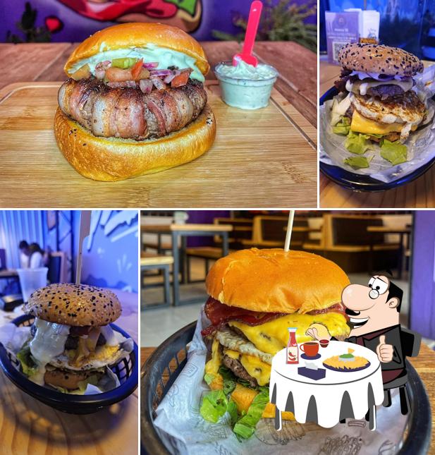 Delicie-se com um hambúrguer no Monster Burguer Taubaté