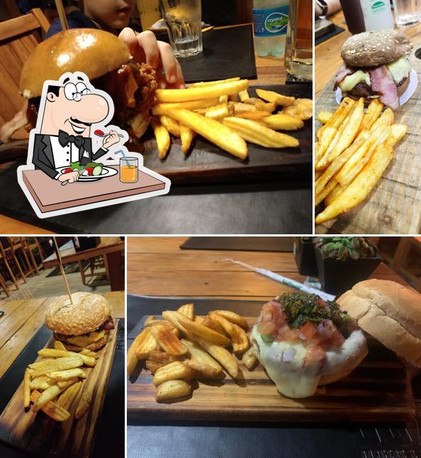 Sanduíche de carne de porco desfiada em BOMBOX O BOM DA VIDA!