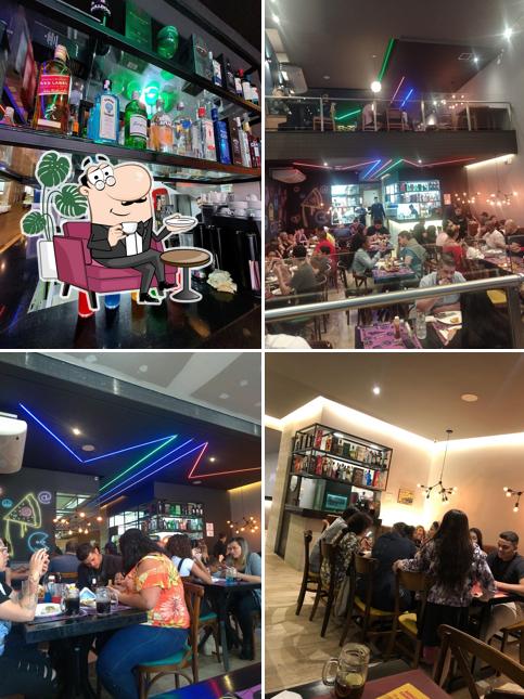 O interior do Croma Burguers Osasco