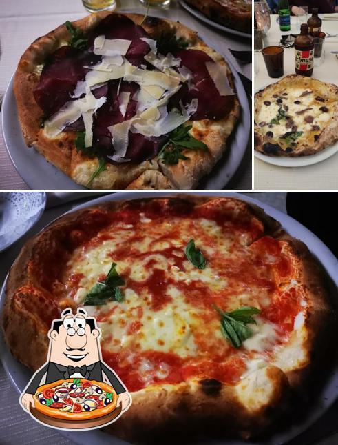 Prenditi una pizza a Ristorante Pizzeria Sirio Di Capobianco Giuseppe & C. Sas