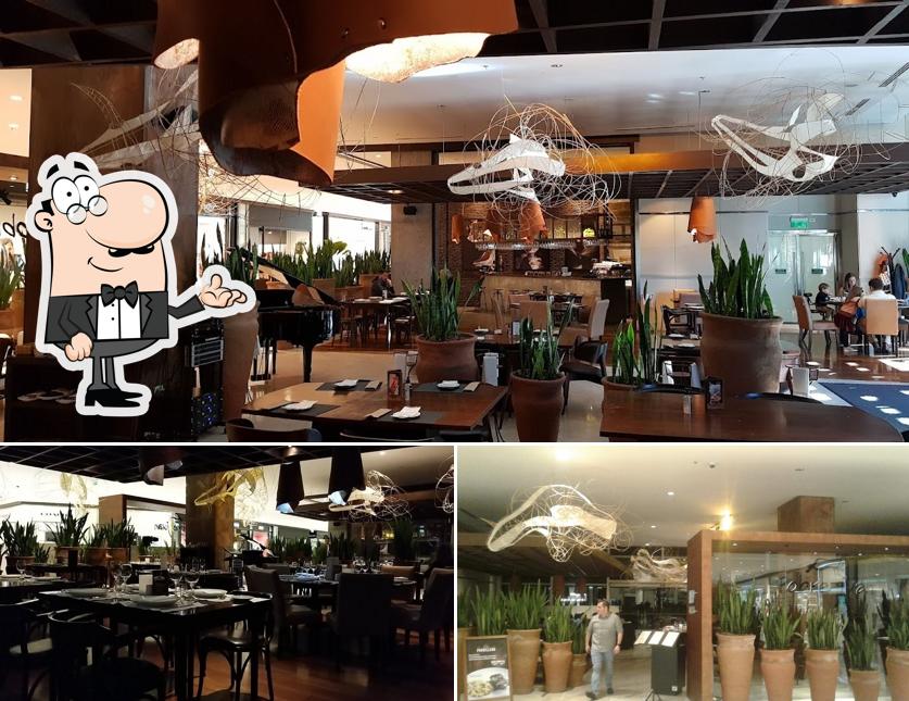 Sente em uma das mesas no Pobre Juan