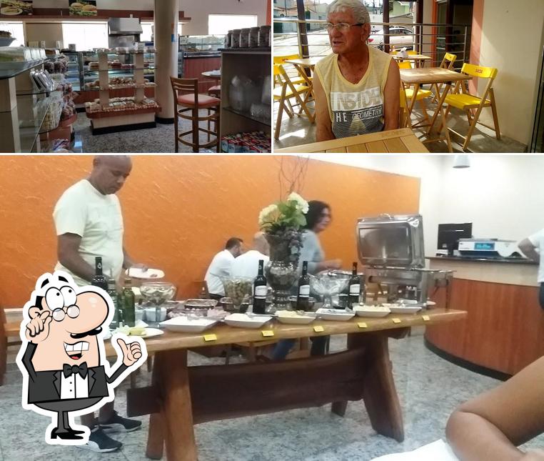 O interior do Confeitaria Santa Luzia