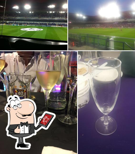 Voici l’image affichant la extérieur et boire sur RSCA VIP Club