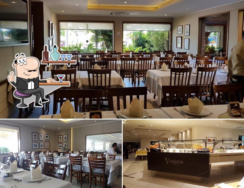 O interior do Verdanna Grill
