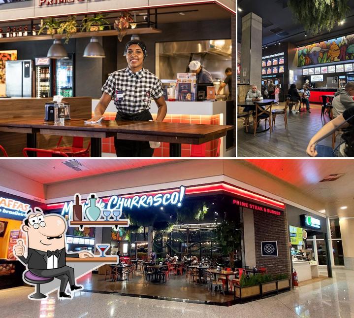 O interior do Mania de Churrasco Prime Steak & Burger