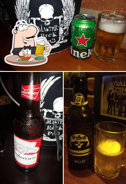 Desfute uma tulipa de cerveja leve ou escura