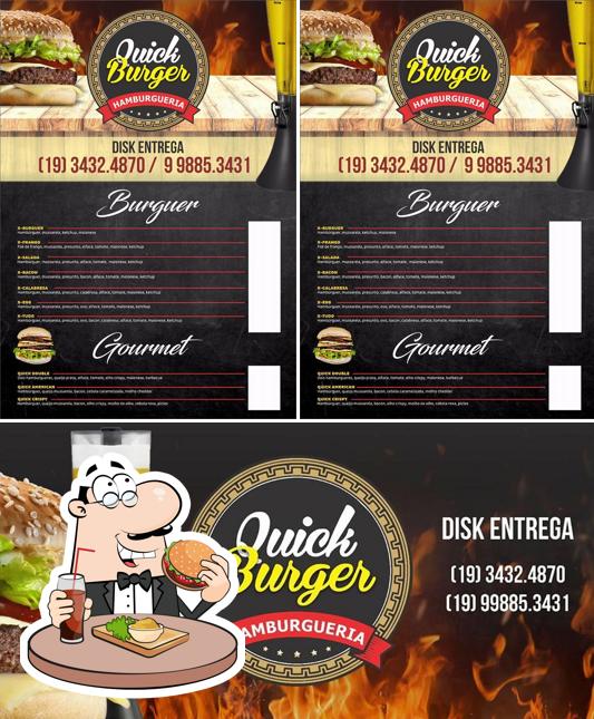 Experimente um hambúrguer no Quick Burger