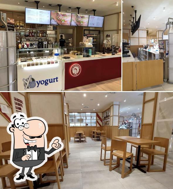 Siediti a un tavolo di La Piadineria