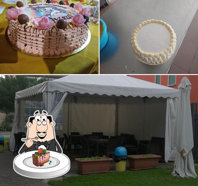 Ecco una foto di Pasticceria All'Artigiana Di Destro Danilo E C. (S.N.C.)