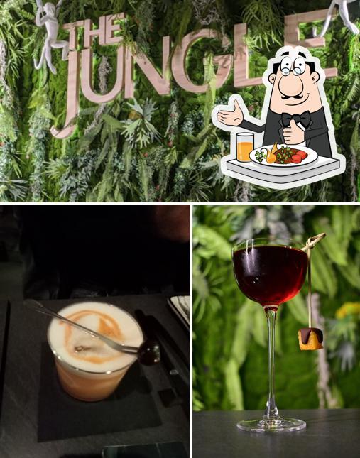 Tra le diverse cose da The Jungle Sushi & Tapas Bar si possono trovare la cibo e esterno