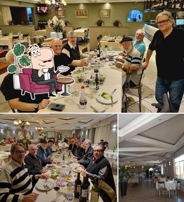 Veja imagens do interior do Restaurante iguacu