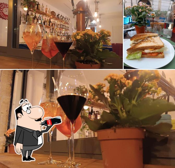 Guarda la immagine che raffigura la bevanda e cibo di Simposio 41, FOOD DRINK PHILOSOPHY