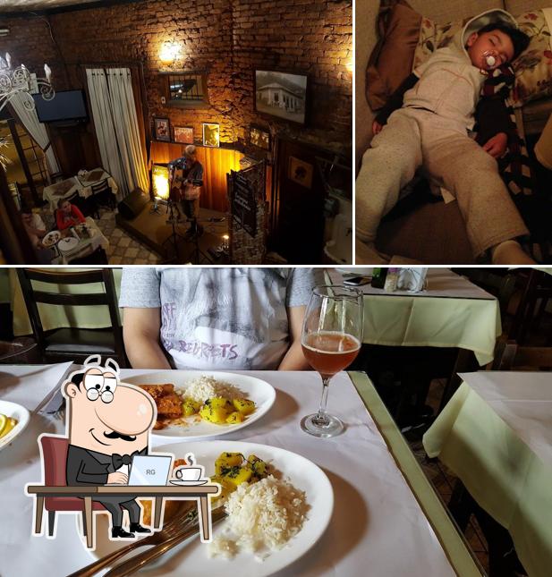 Sente em uma das mesas no Armazém 646 - Bar e Restaurante