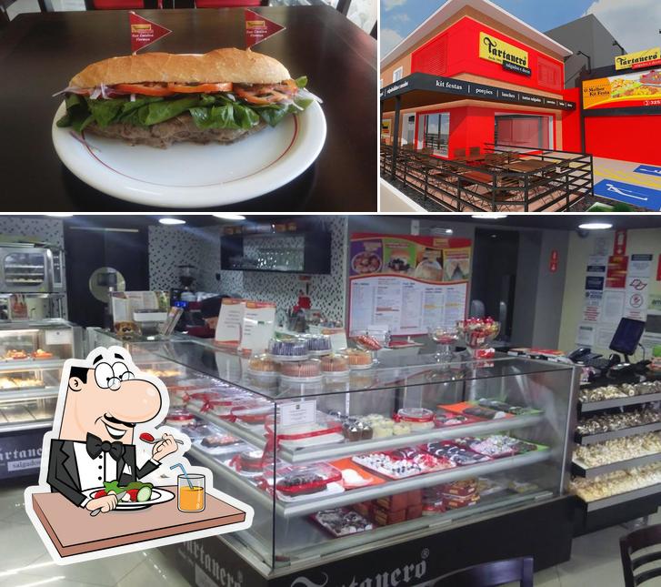 Dê uma olhada a imagem ilustrando comida e exterior no Tartanero Doces e Salgados