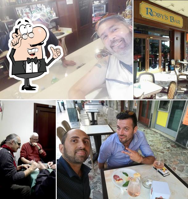 Gli interni di Roby's Bar