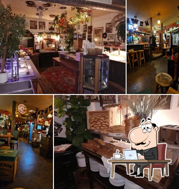 Installez-vous à l'une des tables de Wr Neustadt Mary's