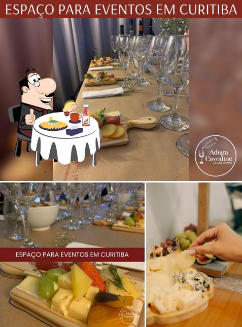 Prato de queijo em Adega Cavedine Vinhos em Curitiba Espaço para eventos Cestas e kits Personalizados