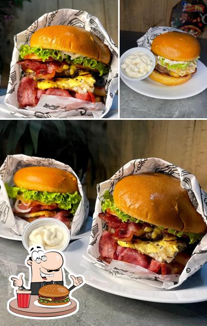 Peça um hambúrguer no PIZZARIA PIU