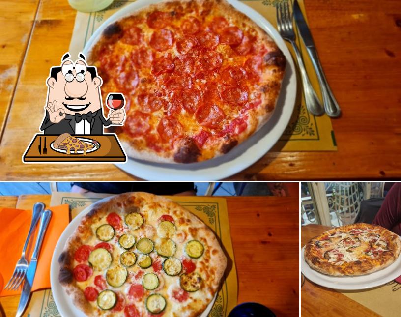 Scegli una pizza a Le Simpatiche Canaglie Di Massimiliano Ciaffone & C. S.A.S