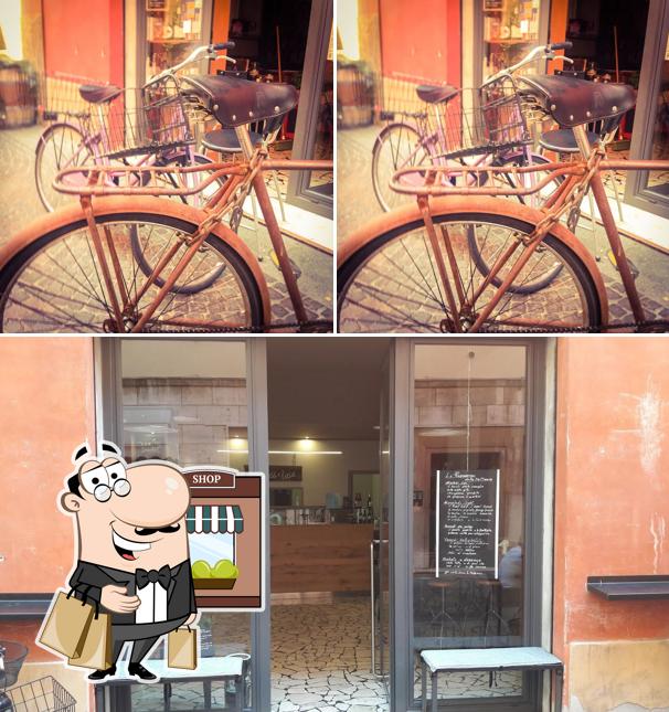 Goditi la vista dall'area esterna di Tra L'uss e L'asa