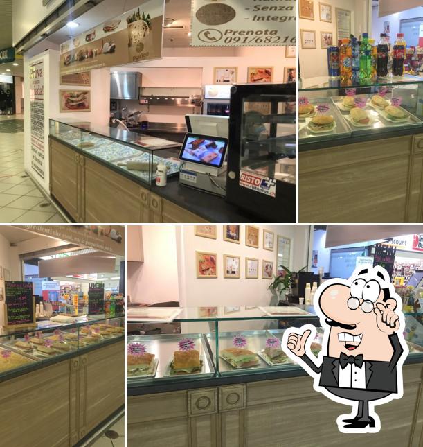 Siediti a un tavolo di Piadee piadineria artigianale