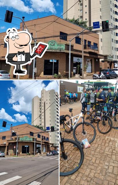 O exterior do Café com Pão