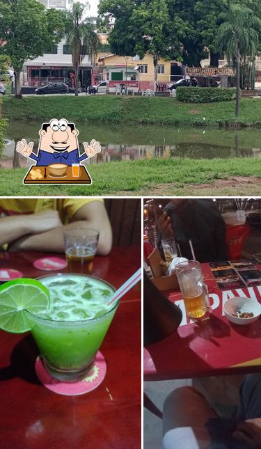 A ilustração da comida e exterior no Choperia Espetos