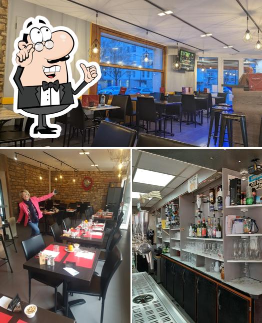 Installez-vous à l'une des tables de Bar restaurant l'Equipe