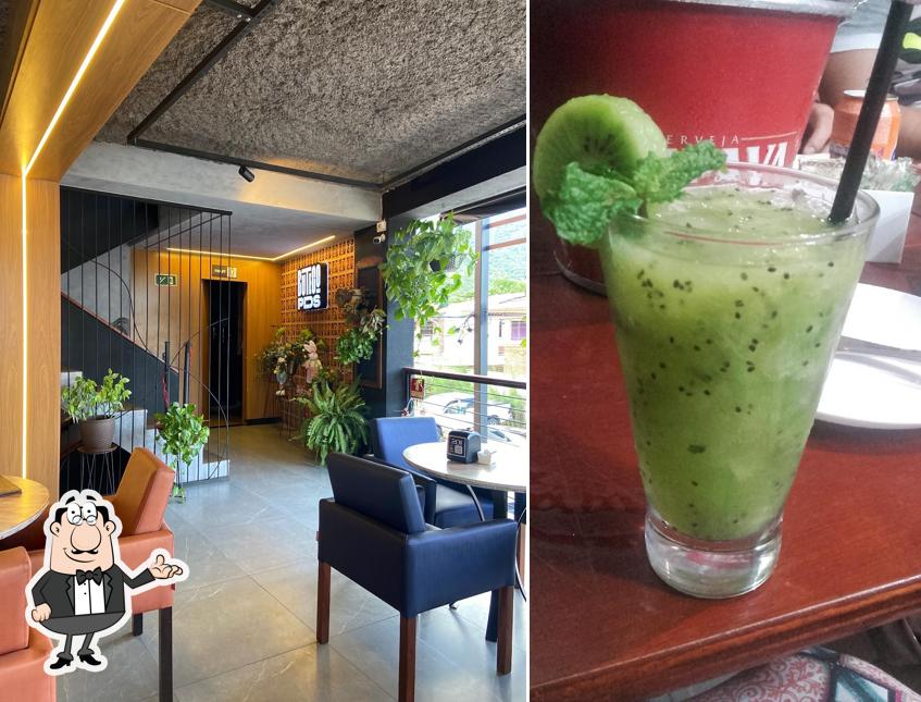 Sente em uma das mesas no Buteco Pé de Serra Restaurante Regional