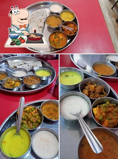 Chicken curry at Pandit Bhojnalay Raigarh