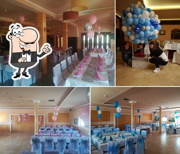 Installez-vous à l'une des tables de Djeram