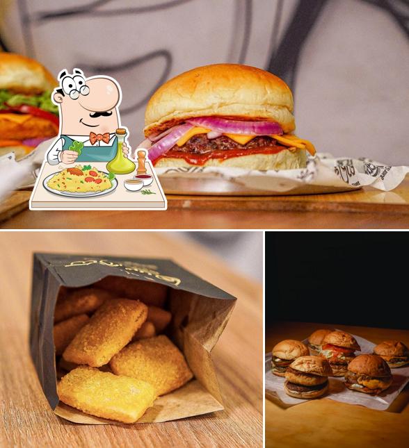 Sanduíche de carne de porco desfiada em QuéÔto Burguer Hamburgueria Artesanal