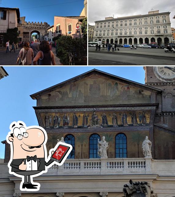 Puoi goderti l'aria fresca da seduto all'esterno di Da Matilde