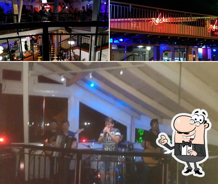 Veja imagens do interior do Rockets Cafe Bar
