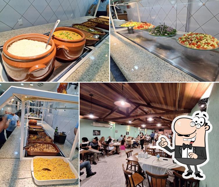 Sente em uma das mesas no Quintal das Ervas