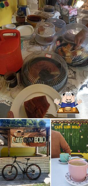 Comida em Café com bolo