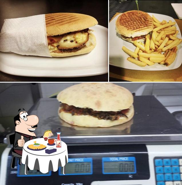 Prenditi un hamburger a Meeting Place - Bar, Paninoteca, Ristorante