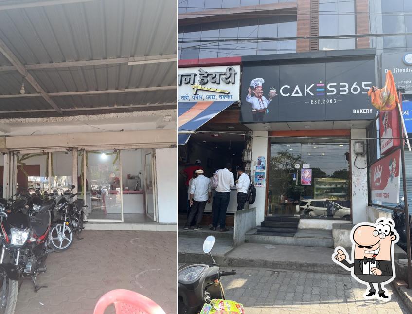 The exterior of Cakes 365