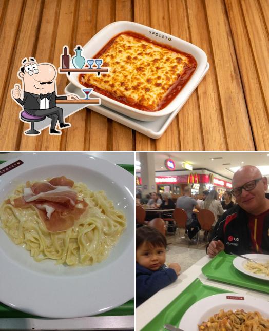 A foto da interior e comida no Restaurante spoleto