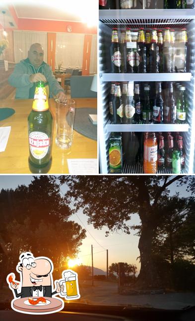 Puoi goderti un rinfrescante bicchiere di birra chiara o scura