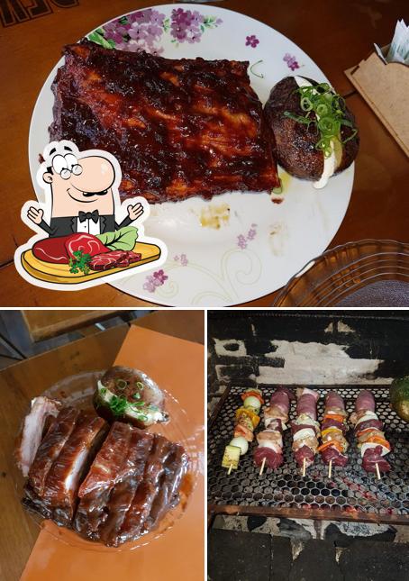 Escolha refeições de carne no Dona Pinguetta Clube do Vinil Bar